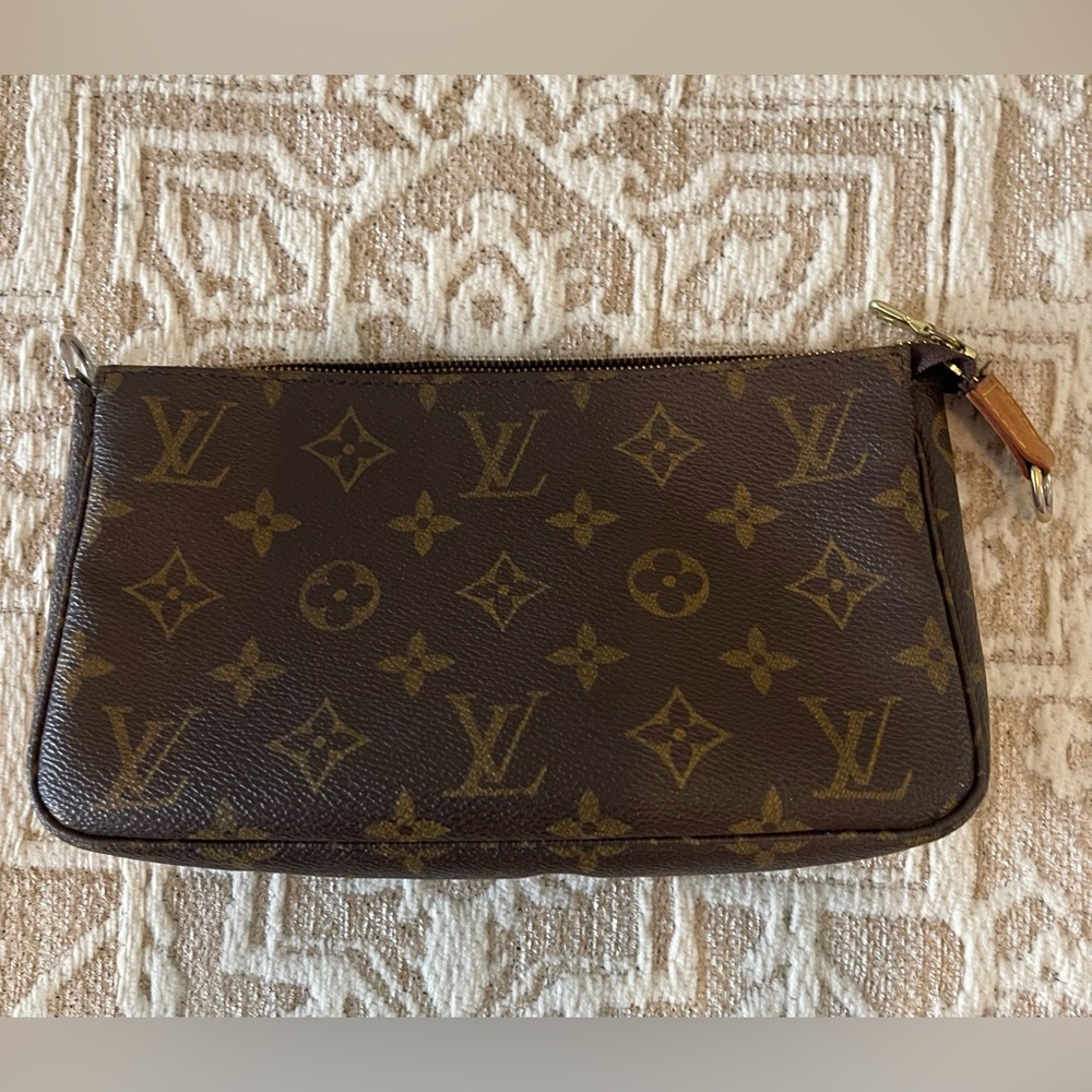 Authentic Louis Vuitton Monogram pochette